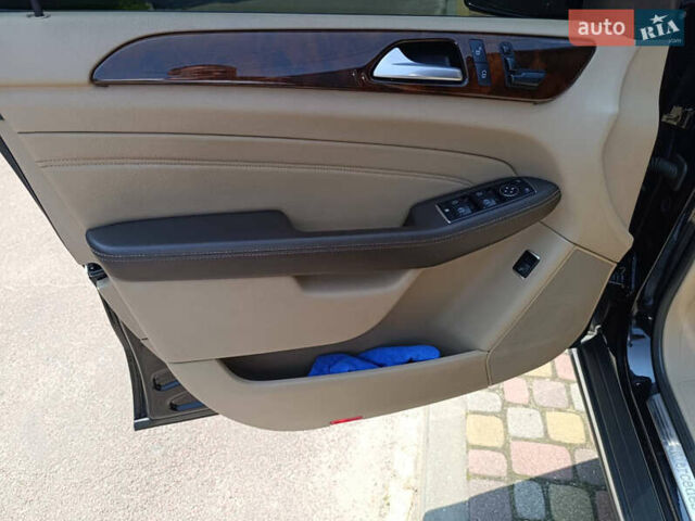 Черный Мерседес М-Класс, объемом двигателя 3 л и пробегом 221 тыс. км за 19500 $, фото 16 на Automoto.ua