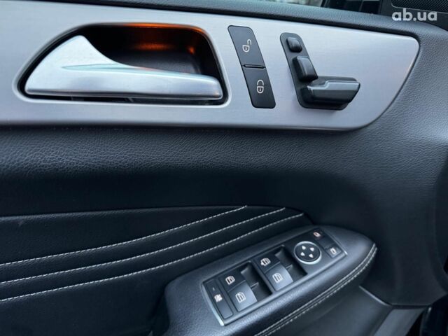 Черный Мерседес М-Класс, объемом двигателя 2.2 л и пробегом 205 тыс. км за 19490 $, фото 30 на Automoto.ua