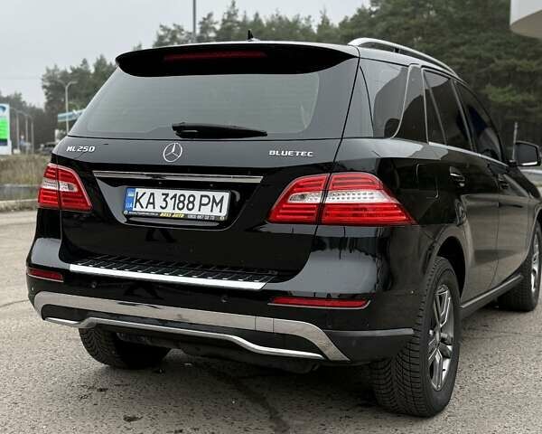 Черный Мерседес М-Класс, объемом двигателя 2.14 л и пробегом 220 тыс. км за 21000 $, фото 16 на Automoto.ua