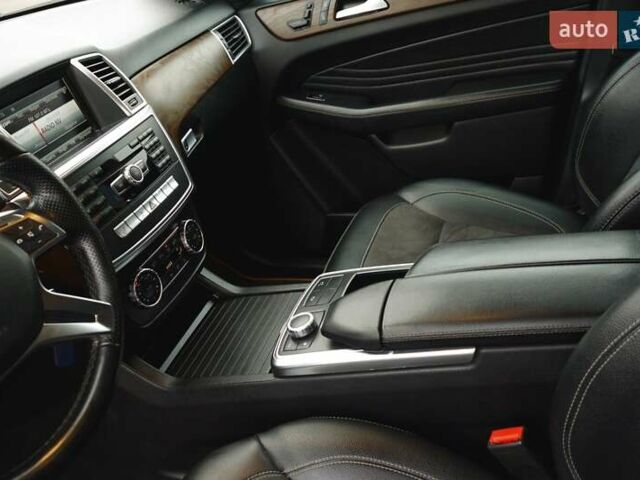 Черный Мерседес М-Класс, объемом двигателя 2.99 л и пробегом 255 тыс. км за 25000 $, фото 14 на Automoto.ua