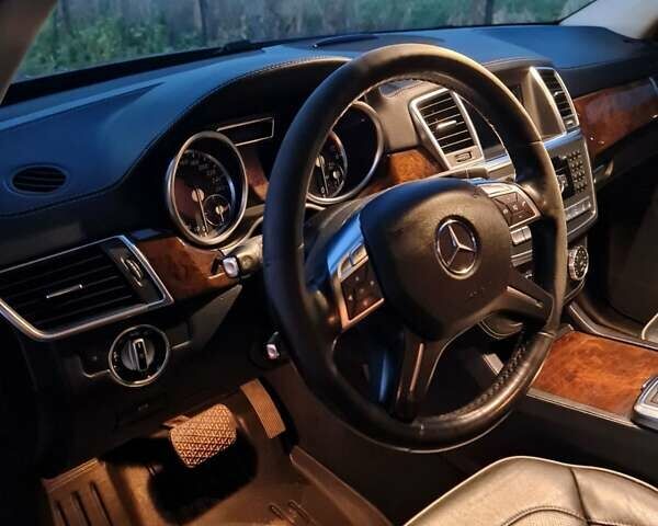 Черный Мерседес М-Класс, объемом двигателя 3 л и пробегом 215 тыс. км за 23000 $, фото 6 на Automoto.ua