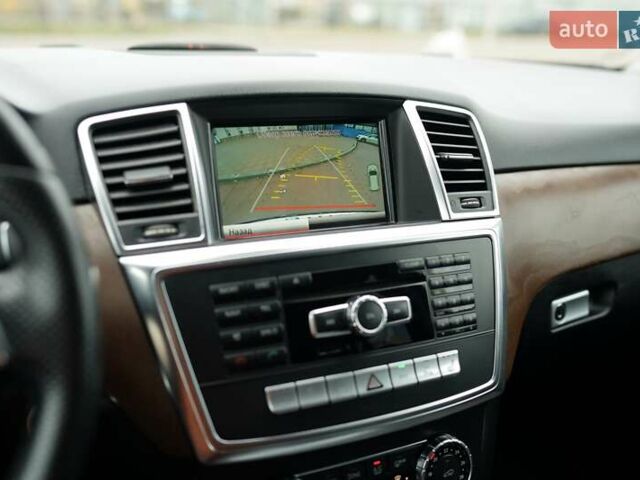 Черный Мерседес М-Класс, объемом двигателя 2.99 л и пробегом 255 тыс. км за 25000 $, фото 12 на Automoto.ua