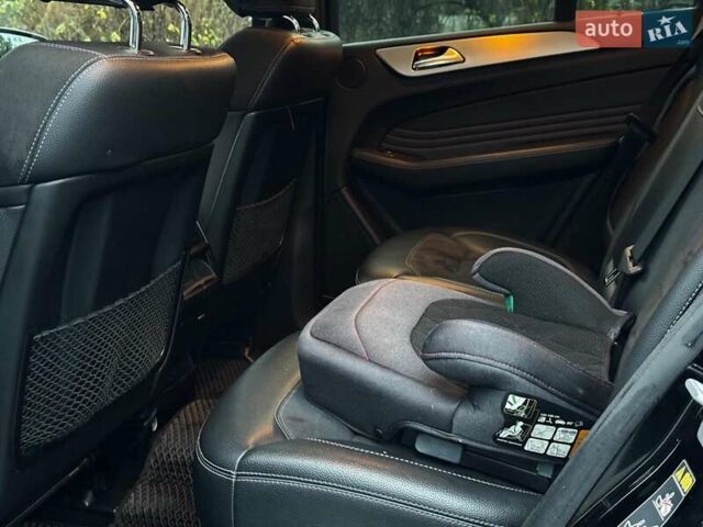 Черный Мерседес М-Класс, объемом двигателя 2.2 л и пробегом 205 тыс. км за 19490 $, фото 21 на Automoto.ua