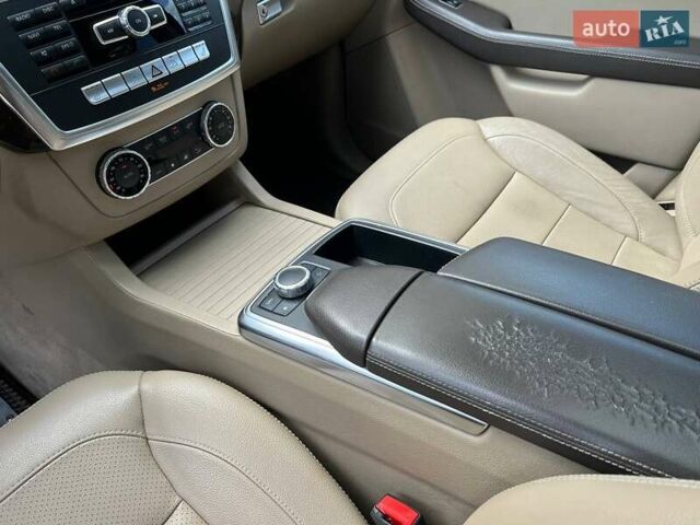 Черный Мерседес М-Класс, объемом двигателя 2.99 л и пробегом 280 тыс. км за 21990 $, фото 17 на Automoto.ua