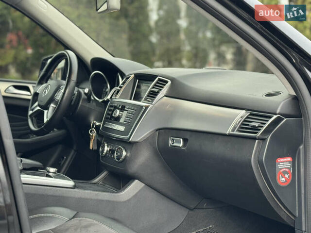 Чорний Мерседес М-Клас, об'ємом двигуна 2.14 л та пробігом 243 тис. км за 24999 $, фото 49 на Automoto.ua