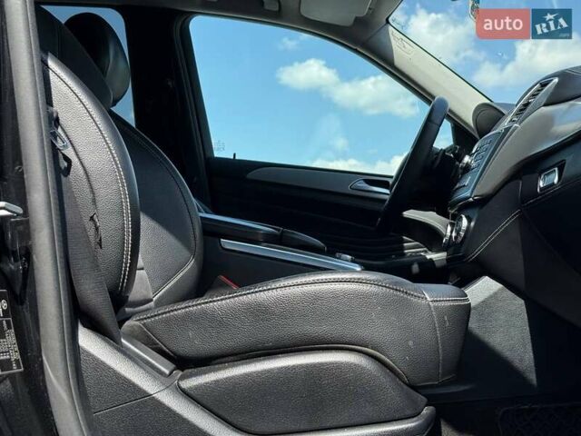 Черный Мерседес М-Класс, объемом двигателя 2.14 л и пробегом 389 тыс. км за 20697 $, фото 46 на Automoto.ua