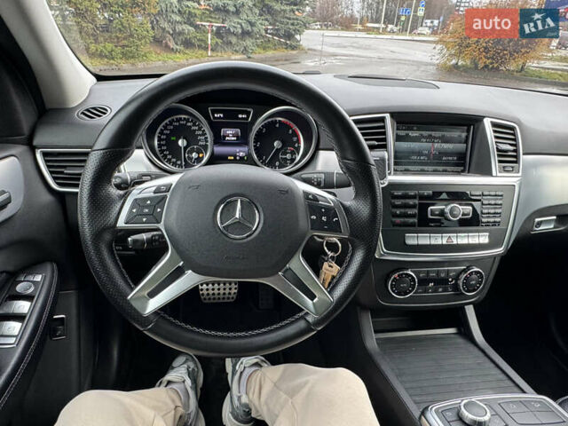 Чорний Мерседес М-Клас, об'ємом двигуна 2.14 л та пробігом 243 тис. км за 24999 $, фото 54 на Automoto.ua