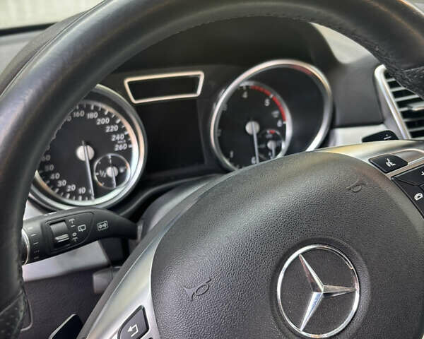Мерседес М-Класс 2014 в Чернигове на Automoto.ua Черный Мерседес М-Класс, объемом двигателя 2.99 л и пробегом 271 тыс. км за 25500 $, фото 11 на Automoto.ua