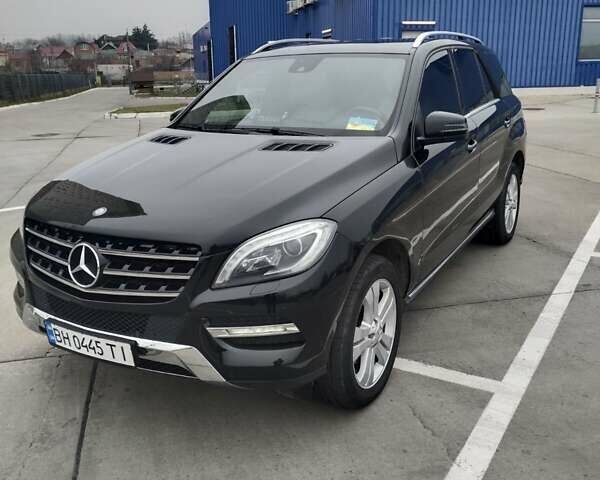 Черный Мерседес М-Класс, объемом двигателя 2.99 л и пробегом 275 тыс. км за 22600 $, фото 3 на Automoto.ua