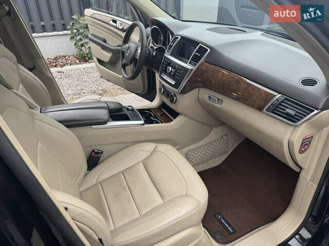 Черный Мерседес М-Класс, объемом двигателя 2.99 л и пробегом 201 тыс. км за 22000 $, фото 6 на Automoto.ua