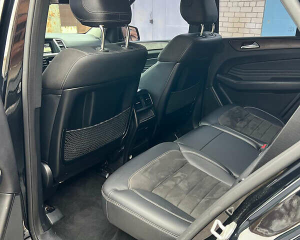 Чорний Мерседес М-Клас, об'ємом двигуна 3 л та пробігом 270 тис. км за 25000 $, фото 13 на Automoto.ua