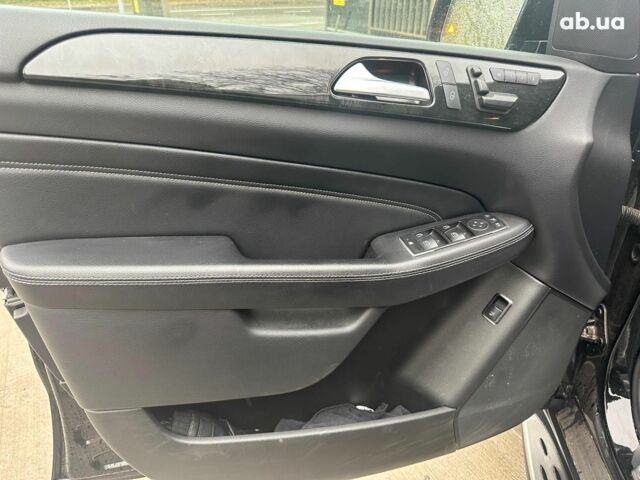 Черный Мерседес М-Класс, объемом двигателя 35 л и пробегом 134 тыс. км за 18490 $, фото 33 на Automoto.ua