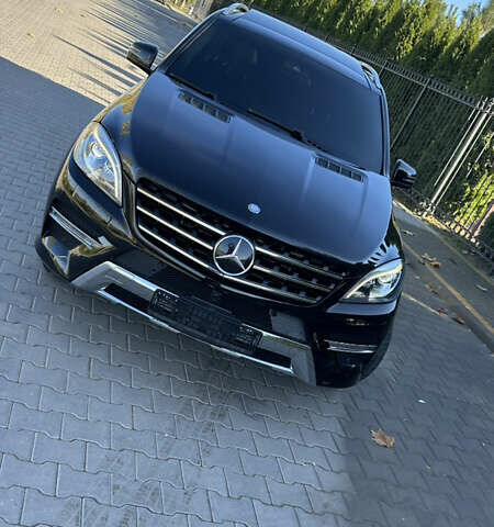 Черный Мерседес М-Класс, объемом двигателя 2.99 л и пробегом 90 тыс. км за 32000 $, фото 1 на Automoto.ua