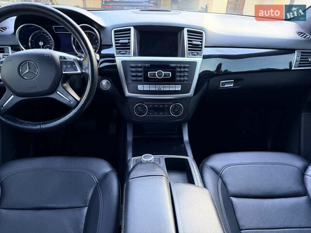 Черный Мерседес М-Класс, объемом двигателя 2.99 л и пробегом 171 тыс. км за 27800 $, фото 5 на Automoto.ua