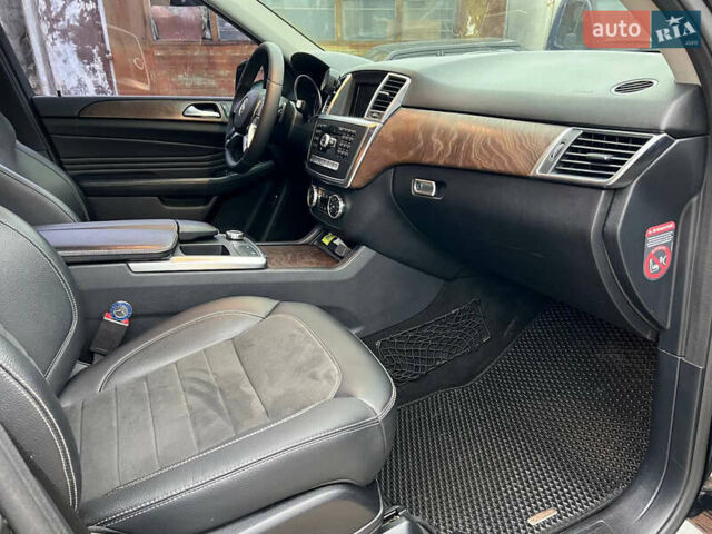 Чорний Мерседес М-Клас, об'ємом двигуна 3 л та пробігом 270 тис. км за 25000 $, фото 11 на Automoto.ua