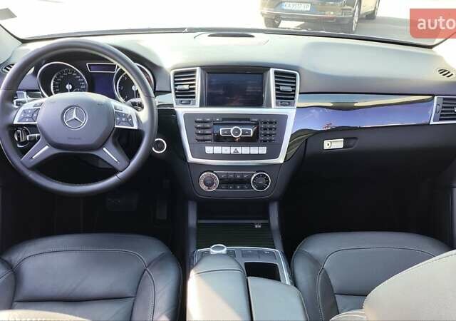 Чорний Мерседес М-Клас, об'ємом двигуна 2.14 л та пробігом 173 тис. км за 20000 $, фото 16 на Automoto.ua