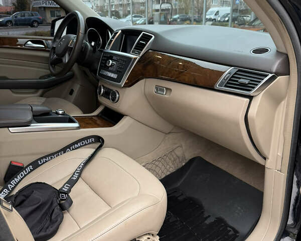 Черный Мерседес М-Класс, объемом двигателя 3.5 л и пробегом 127 тыс. км за 16500 $, фото 9 на Automoto.ua