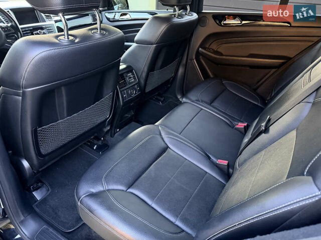 Черный Мерседес М-Класс, объемом двигателя 2.99 л и пробегом 171 тыс. км за 27800 $, фото 6 на Automoto.ua