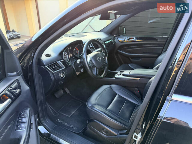 Черный Мерседес М-Класс, объемом двигателя 2.99 л и пробегом 171 тыс. км за 27800 $, фото 4 на Automoto.ua
