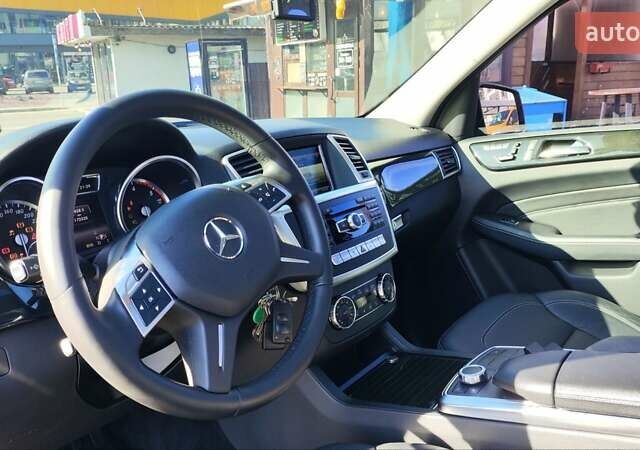 Чорний Мерседес М-Клас, об'ємом двигуна 2.14 л та пробігом 173 тис. км за 20000 $, фото 13 на Automoto.ua