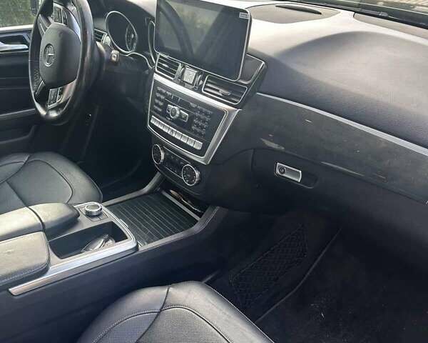 Чорний Мерседес М-Клас, об'ємом двигуна 2.14 л та пробігом 179 тис. км за 21000 $, фото 8 на Automoto.ua