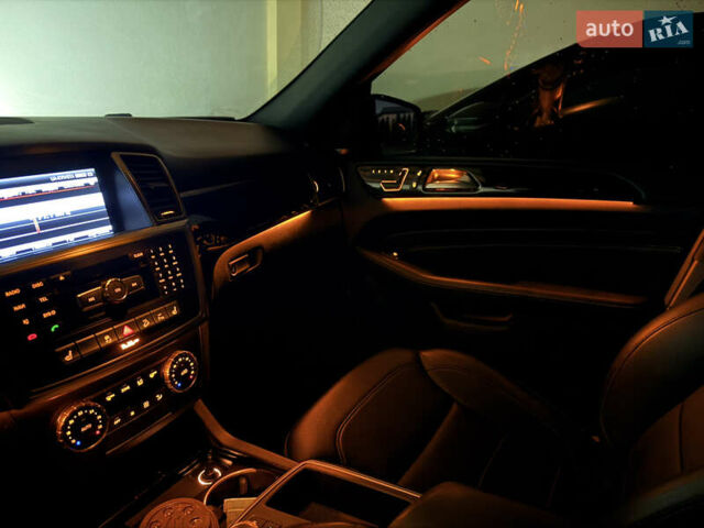 Черный Мерседес М-Класс, объемом двигателя 2.99 л и пробегом 171 тыс. км за 27800 $, фото 9 на Automoto.ua