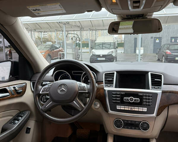 Черный Мерседес М-Класс, объемом двигателя 3.5 л и пробегом 127 тыс. км за 16500 $, фото 7 на Automoto.ua