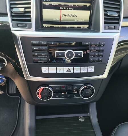 Чорний Мерседес М-Клас, об'ємом двигуна 2.14 л та пробігом 173 тис. км за 20000 $, фото 19 на Automoto.ua