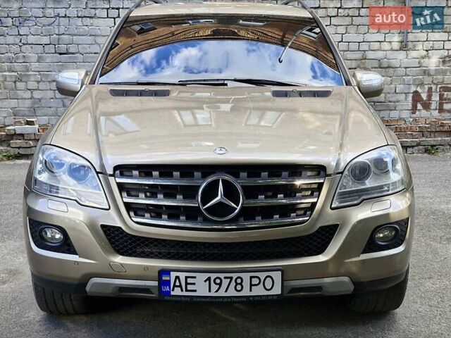 Коричневий Мерседес М-Клас, об'ємом двигуна 5.5 л та пробігом 233 тис. км за 18299 $, фото 37 на Automoto.ua
