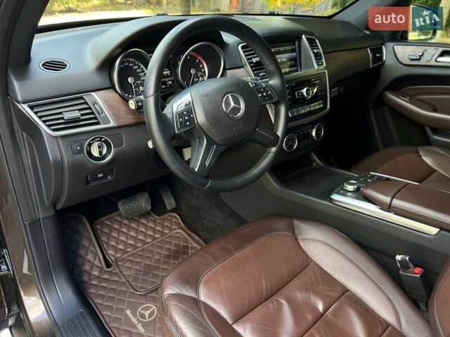 Коричневий Мерседес М-Клас, об'ємом двигуна 2.14 л та пробігом 270 тис. км за 17900 $, фото 13 на Automoto.ua
