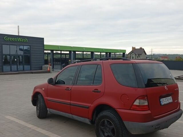 Красный Мерседес М-Класс, объемом двигателя 3.2 л и пробегом 264 тыс. км за 4850 $, фото 4 на Automoto.ua