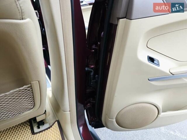 Красный Мерседес М-Класс, объемом двигателя 3.5 л и пробегом 266 тыс. км за 9333 $, фото 72 на Automoto.ua