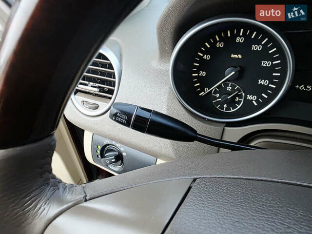 Красный Мерседес М-Класс, объемом двигателя 3.5 л и пробегом 266 тыс. км за 11499 $, фото 109 на Automoto.ua