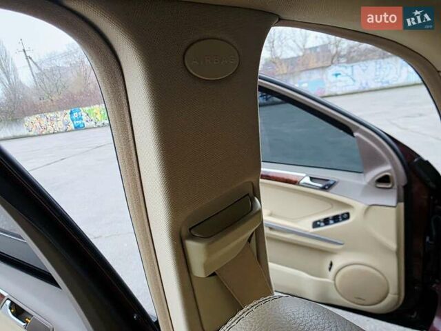 Красный Мерседес М-Класс, объемом двигателя 3.5 л и пробегом 266 тыс. км за 9333 $, фото 86 на Automoto.ua