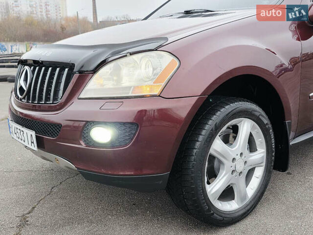 Красный Мерседес М-Класс, объемом двигателя 3.5 л и пробегом 266 тыс. км за 11499 $, фото 7 на Automoto.ua