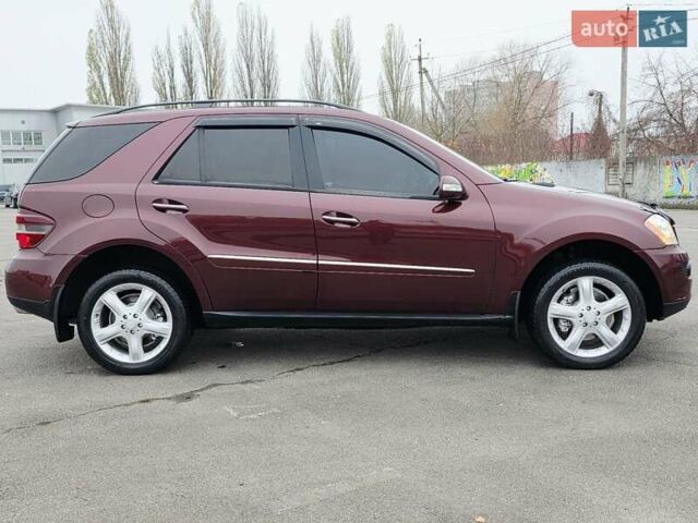 Красный Мерседес М-Класс, объемом двигателя 3.5 л и пробегом 266 тыс. км за 9333 $, фото 16 на Automoto.ua