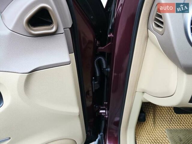 Красный Мерседес М-Класс, объемом двигателя 3.5 л и пробегом 266 тыс. км за 9333 $, фото 108 на Automoto.ua