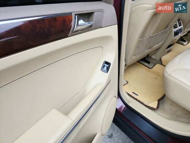 Красный Мерседес М-Класс, объемом двигателя 3.5 л и пробегом 266 тыс. км за 9333 $, фото 74 на Automoto.ua