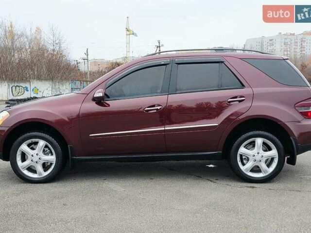 Красный Мерседес М-Класс, объемом двигателя 3.5 л и пробегом 266 тыс. км за 11499 $, фото 1 на Automoto.ua