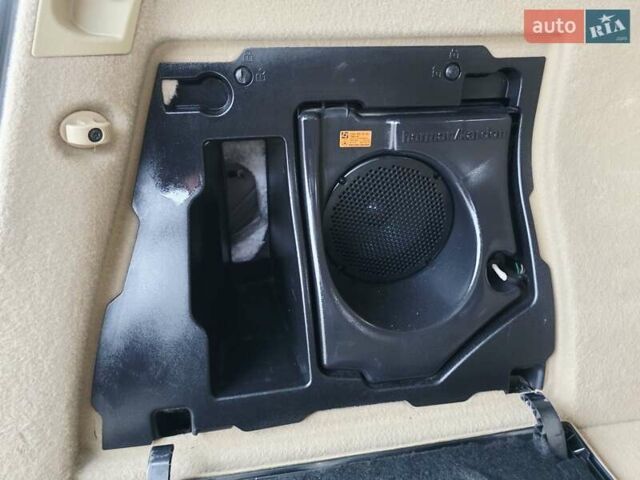 Красный Мерседес М-Класс, объемом двигателя 3.5 л и пробегом 266 тыс. км за 9333 $, фото 65 на Automoto.ua