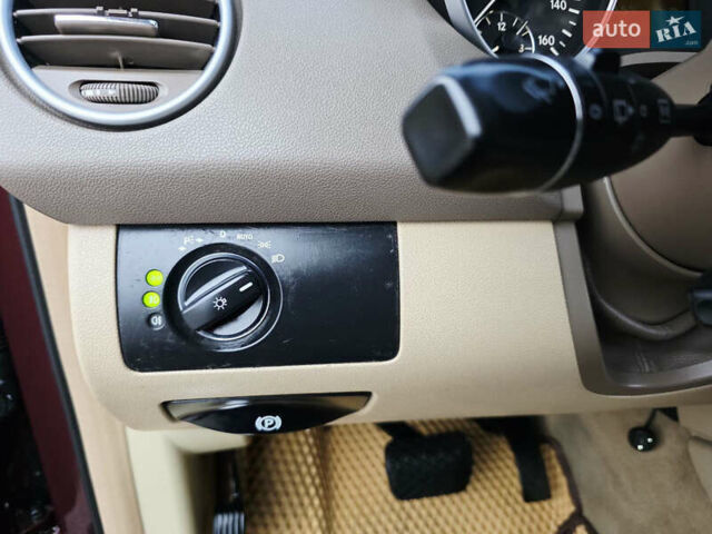 Красный Мерседес М-Класс, объемом двигателя 3.5 л и пробегом 266 тыс. км за 11499 $, фото 111 на Automoto.ua