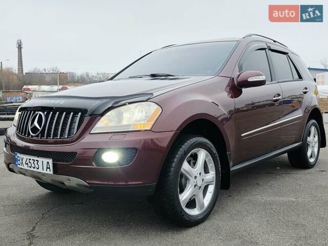 Красный Мерседес М-Класс, объемом двигателя 3.5 л и пробегом 266 тыс. км за 9333 $, фото 6 на Automoto.ua