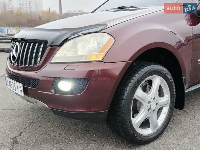 Красный Мерседес М-Класс, объемом двигателя 3.5 л и пробегом 266 тыс. км за 9333 $, фото 35 на Automoto.ua