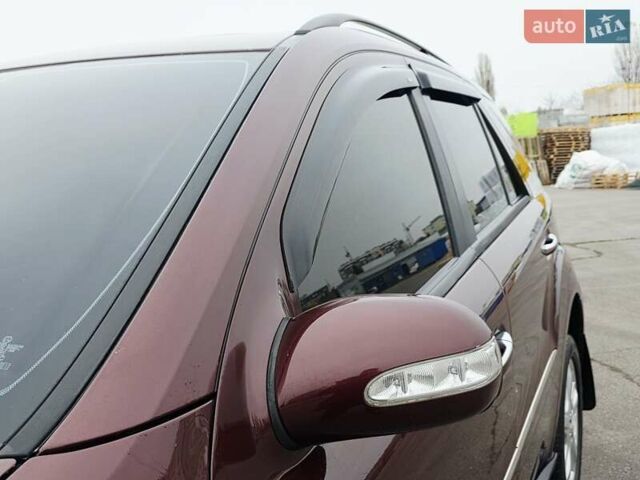 Красный Мерседес М-Класс, объемом двигателя 3.5 л и пробегом 266 тыс. км за 9333 $, фото 23 на Automoto.ua