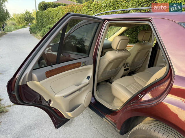 Красный Мерседес М-Класс, объемом двигателя 3.5 л и пробегом 175 тыс. км за 11500 $, фото 37 на Automoto.ua