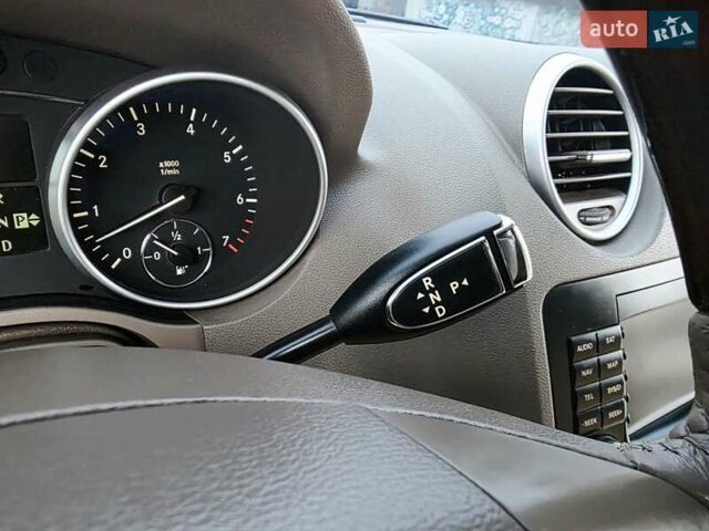 Красный Мерседес М-Класс, объемом двигателя 3.5 л и пробегом 266 тыс. км за 9333 $, фото 113 на Automoto.ua