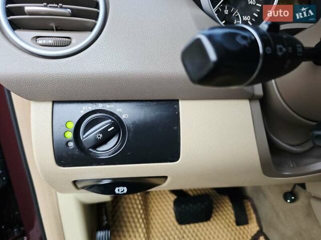 Красный Мерседес М-Класс, объемом двигателя 3.5 л и пробегом 266 тыс. км за 9333 $, фото 116 на Automoto.ua