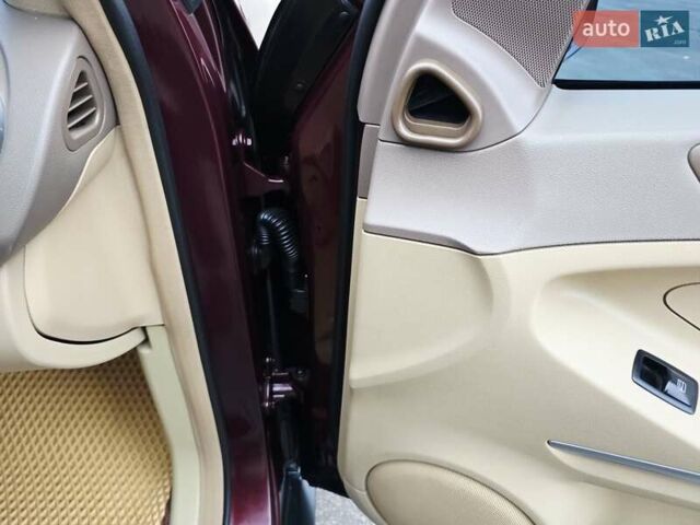 Красный Мерседес М-Класс, объемом двигателя 3.5 л и пробегом 266 тыс. км за 9333 $, фото 94 на Automoto.ua