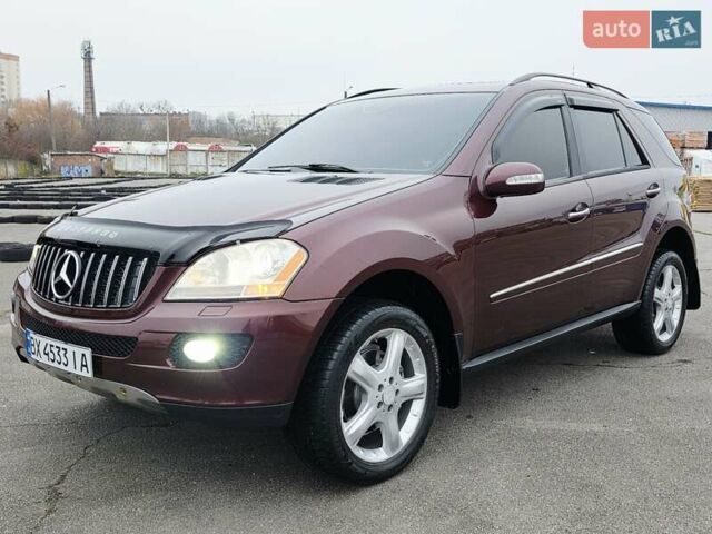 Красный Мерседес М-Класс, объемом двигателя 3.5 л и пробегом 266 тыс. км за 9333 $, фото 7 на Automoto.ua