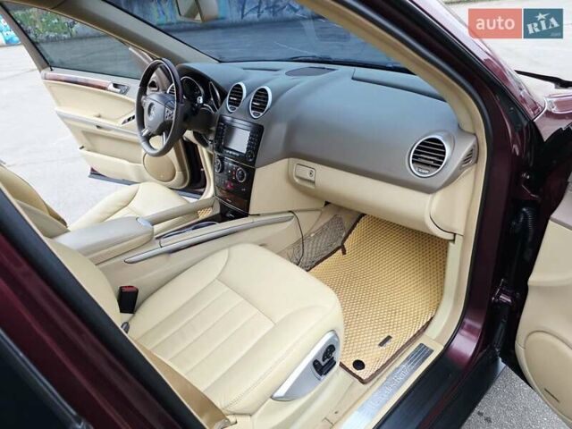 Красный Мерседес М-Класс, объемом двигателя 3.5 л и пробегом 266 тыс. км за 9333 $, фото 93 на Automoto.ua